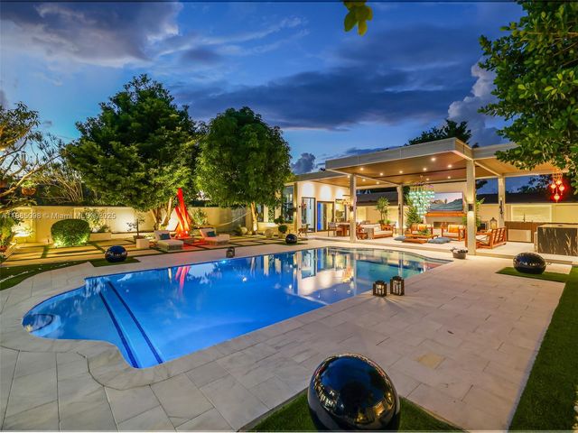 8761 SW 56th St, Miami, FL 33165