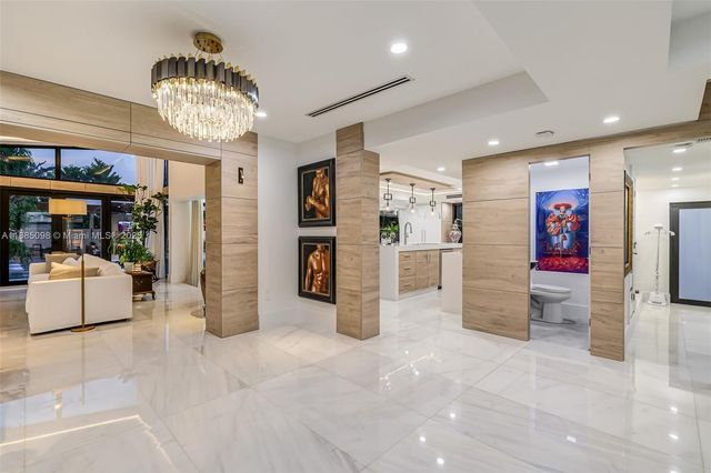 8761 SW 56th St, Miami, FL 33165