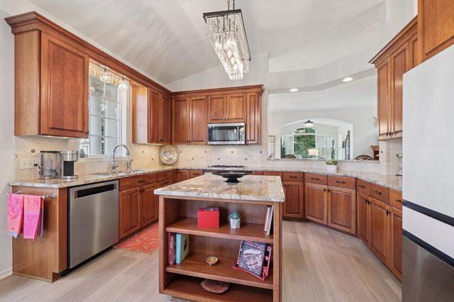 3832 Linden Drive E, Medina, MN 55340