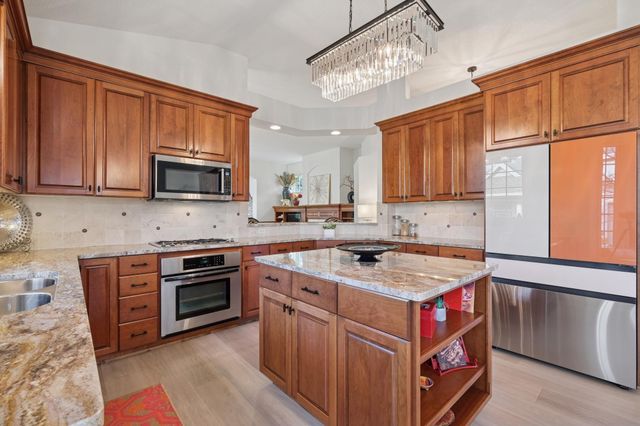 3832 Linden Drive E, Medina, MN 55340