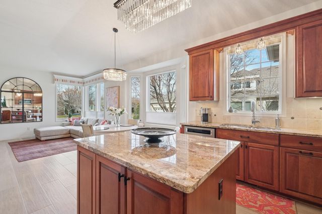 3832 Linden Drive E, Medina, MN 55340