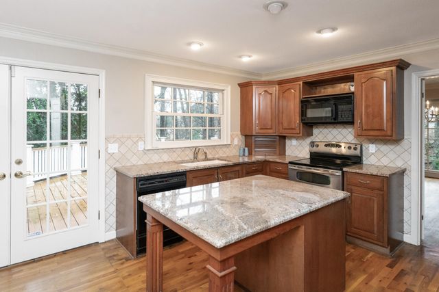 302 Brookwood Lane, La Fayette, GA 30728