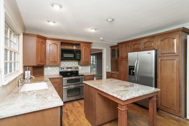 302 Brookwood Lane, La Fayette, GA 30728