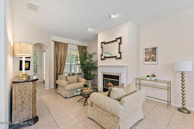 11890 MAGNOLIA FALLS Drive, Jacksonville, FL 32258