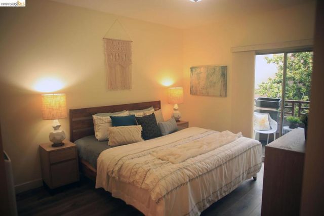 280 Caldecott LN 202, Oakland, CA 94618