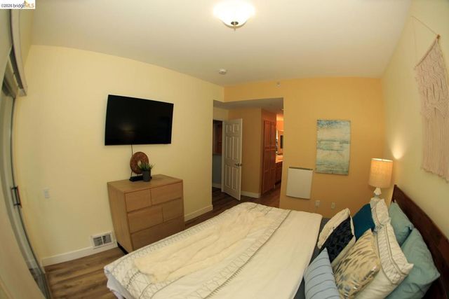 280 Caldecott LN 202, Oakland, CA 94618