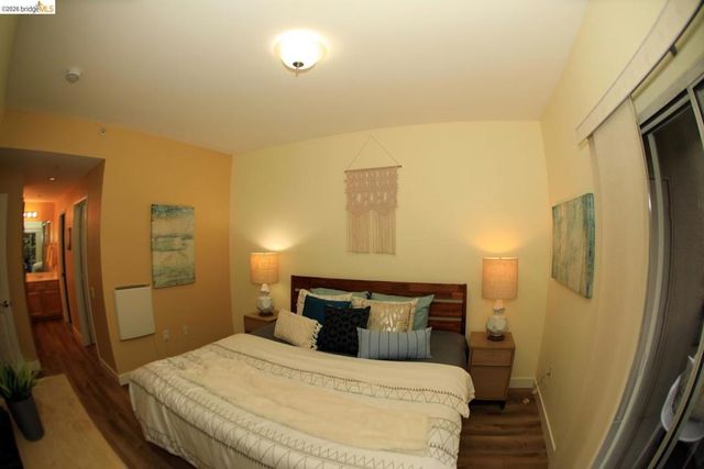 280 Caldecott LN 202, Oakland, CA 94618