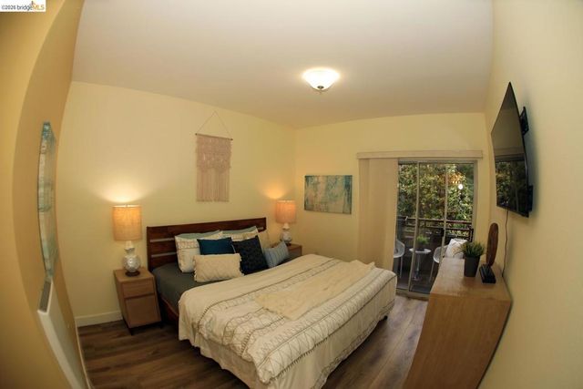 280 Caldecott LN 202, Oakland, CA 94618