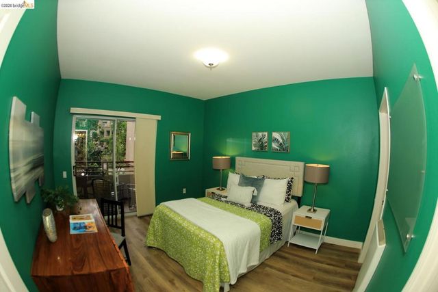 280 Caldecott LN 202, Oakland, CA 94618