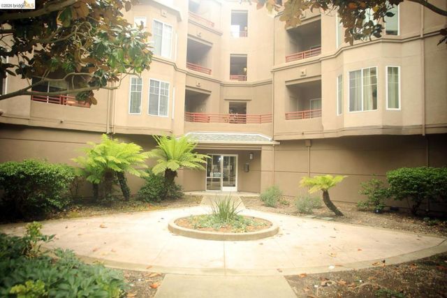 280 Caldecott LN 202, Oakland, CA 94618