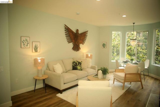 280 Caldecott LN 202, Oakland, CA 94618