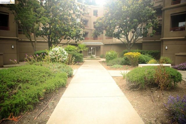 280 Caldecott LN 202, Oakland, CA 94618