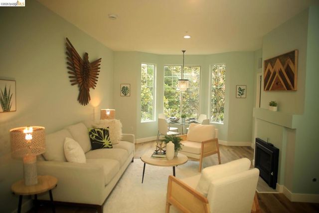 280 Caldecott LN 202, Oakland, CA 94618