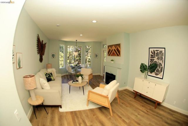 280 Caldecott LN 202, Oakland, CA 94618