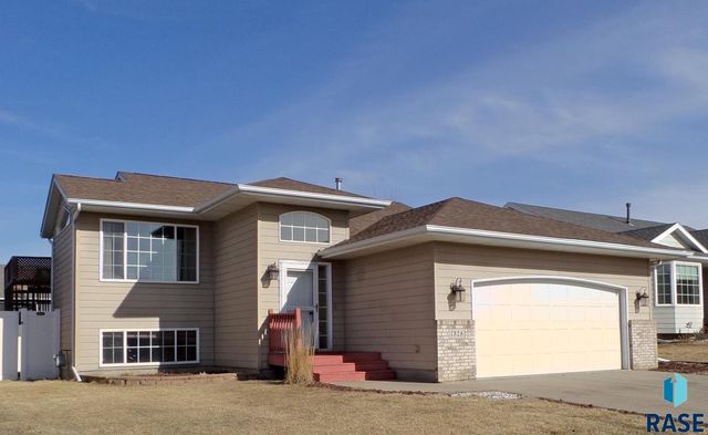 7328 W 51st St Street, Sioux Falls, SD 57105