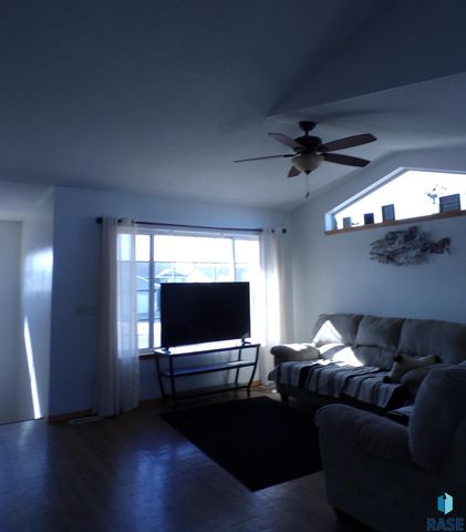 7328 W 51st St Street, Sioux Falls, SD 57105