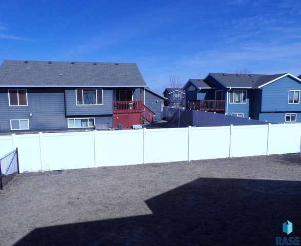 7328 W 51st St Street, Sioux Falls, SD 57105