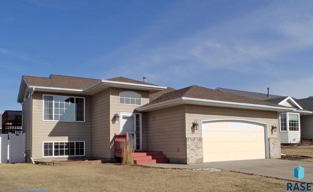 7328 W 51st St Street, Sioux Falls, SD 57105