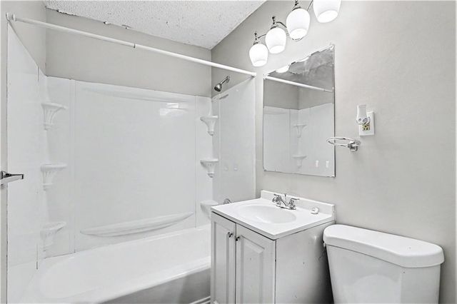 8012 E 100th Street, Kansas City, MO 64134