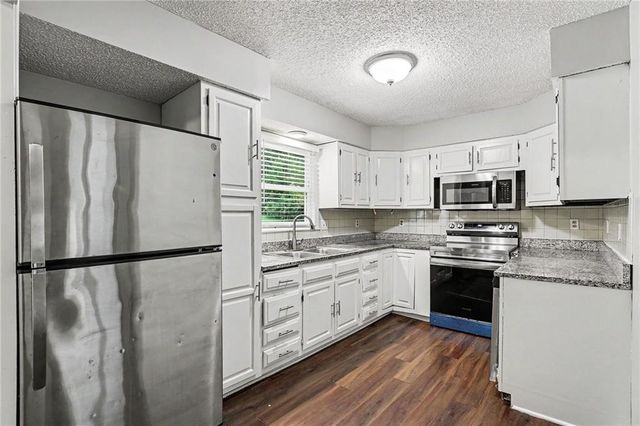 8012 E 100th Street, Kansas City, MO 64134