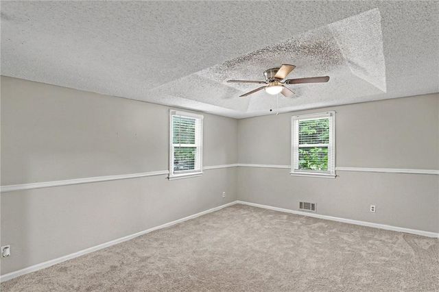 8012 E 100th Street, Kansas City, MO 64134