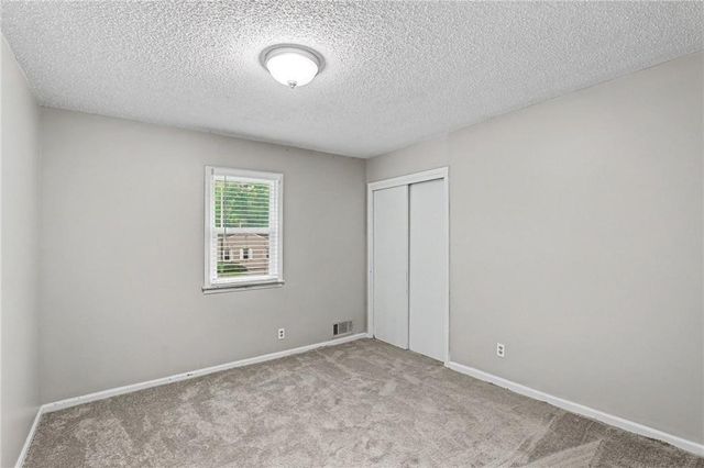 8012 E 100th Street, Kansas City, MO 64134