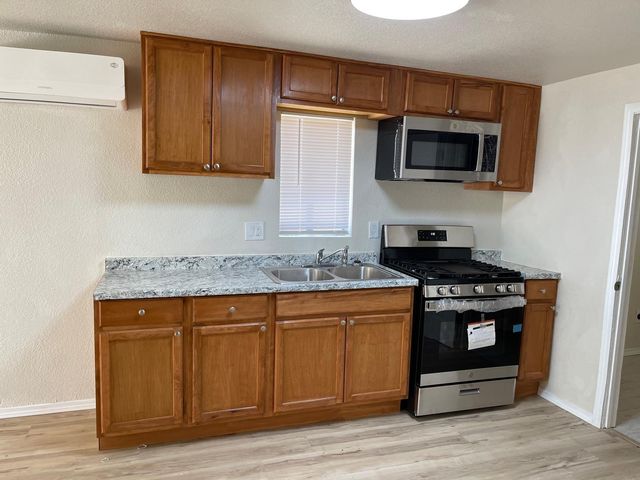 509 Freeman Avenue NW, Albuquerque, NM 87107