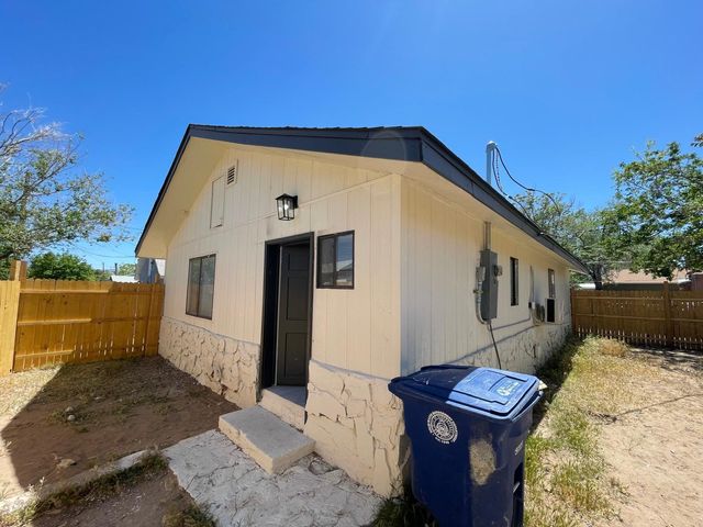 509 Freeman Avenue NW, Albuquerque, NM 87107