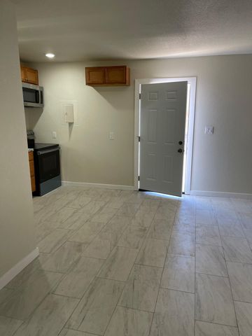509 Freeman Avenue NW, Albuquerque, NM 87107