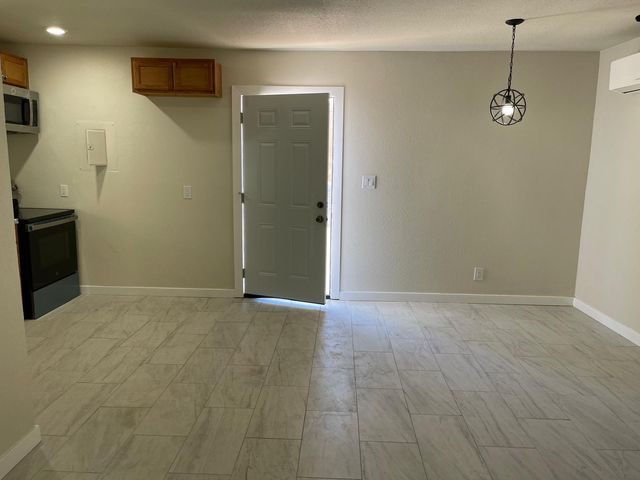 509 Freeman Avenue NW, Albuquerque, NM 87107