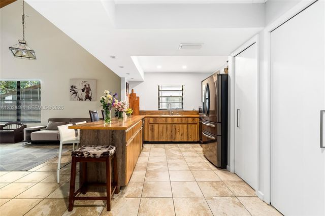 3340 Oak Dr, Hollywood, FL 33021