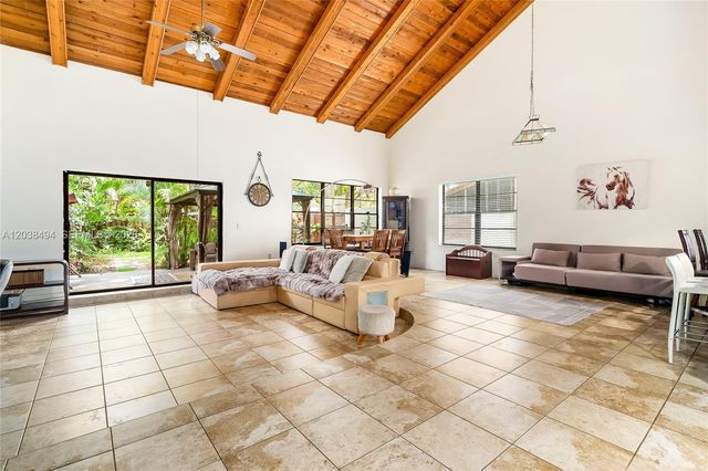3340 Oak Dr, Hollywood, FL 33021