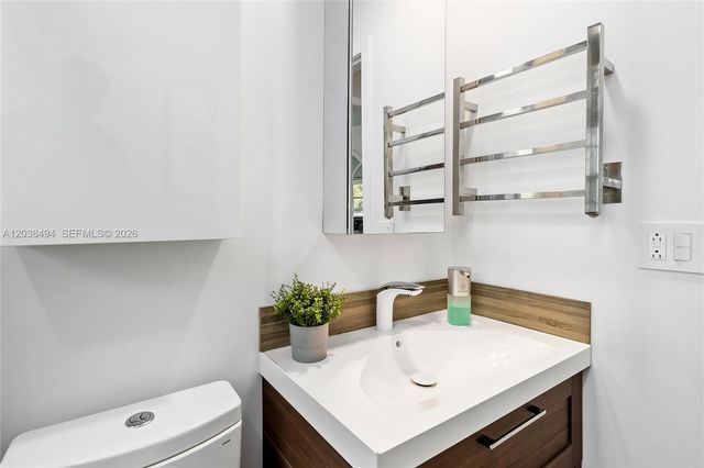 3340 Oak Dr, Hollywood, FL 33021