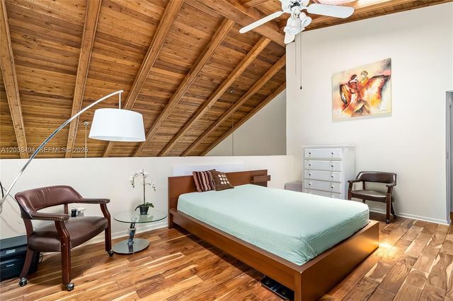 3340 Oak Dr, Hollywood, FL 33021