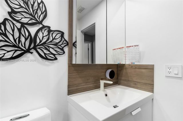 3340 Oak Dr, Hollywood, FL 33021
