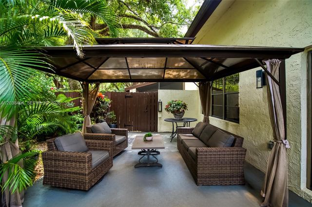 3340 Oak Dr, Hollywood, FL 33021