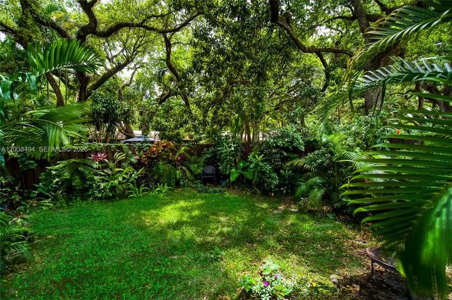 3340 Oak Dr, Hollywood, FL 33021