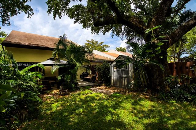 3340 Oak Dr, Hollywood, FL 33021