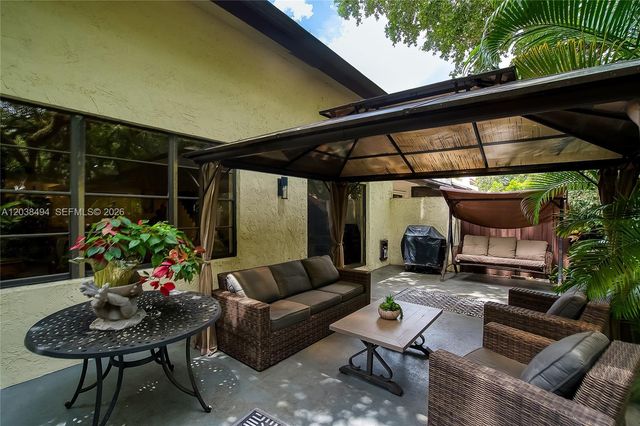 3340 Oak Dr, Hollywood, FL 33021