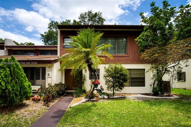 3340 Oak Dr, Hollywood, FL 33021