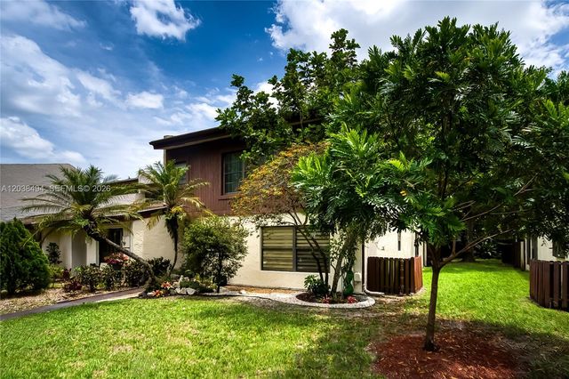 3340 Oak Dr, Hollywood, FL 33021