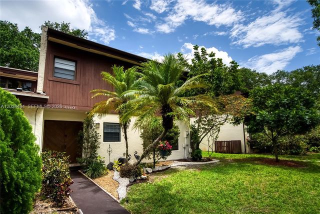 3340 Oak Dr, Hollywood, FL 33021