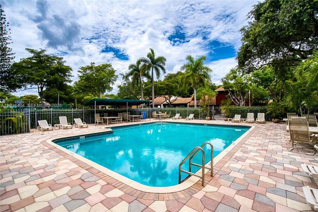 3340 Oak Dr, Hollywood, FL 33021