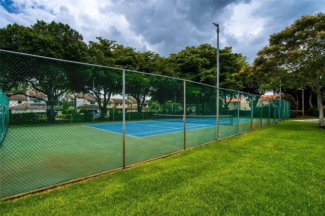 3340 Oak Dr, Hollywood, FL 33021