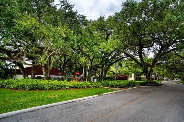 3340 Oak Dr, Hollywood, FL 33021