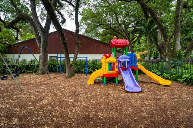 3340 Oak Dr, Hollywood, FL 33021