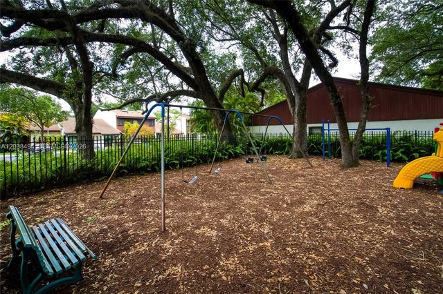 3340 Oak Dr, Hollywood, FL 33021