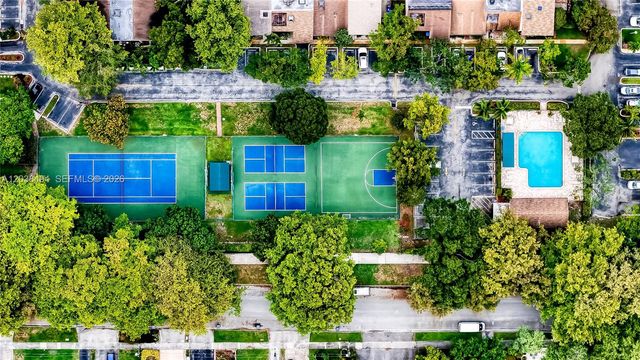 3340 Oak Dr, Hollywood, FL 33021