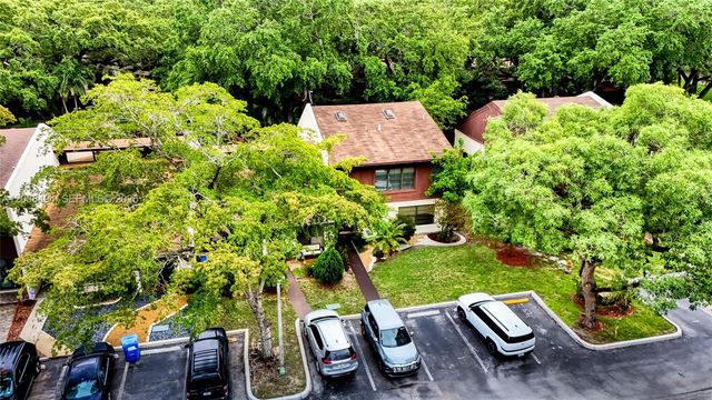3340 Oak Dr, Hollywood, FL 33021