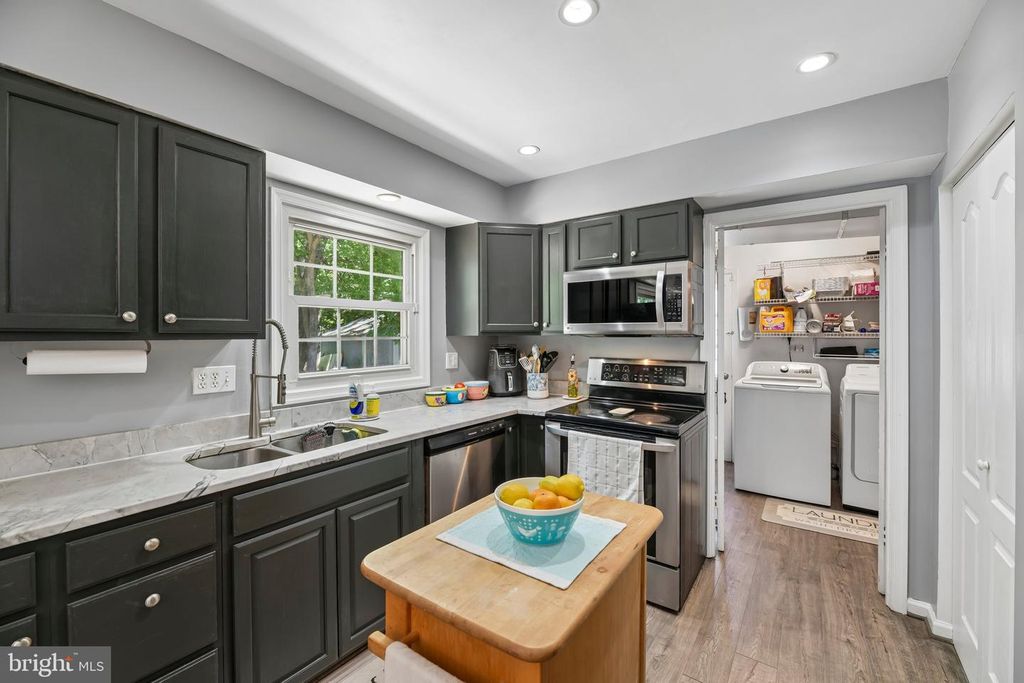 Image 19 of property listing at 2225 HARWOOD LN, Bowie, MD 20716